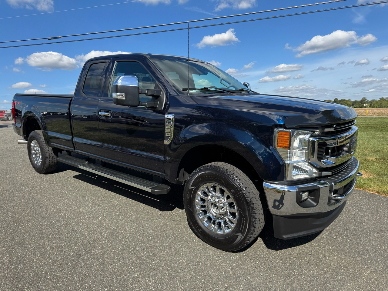 2022 Ford F-350 XLT photo 3