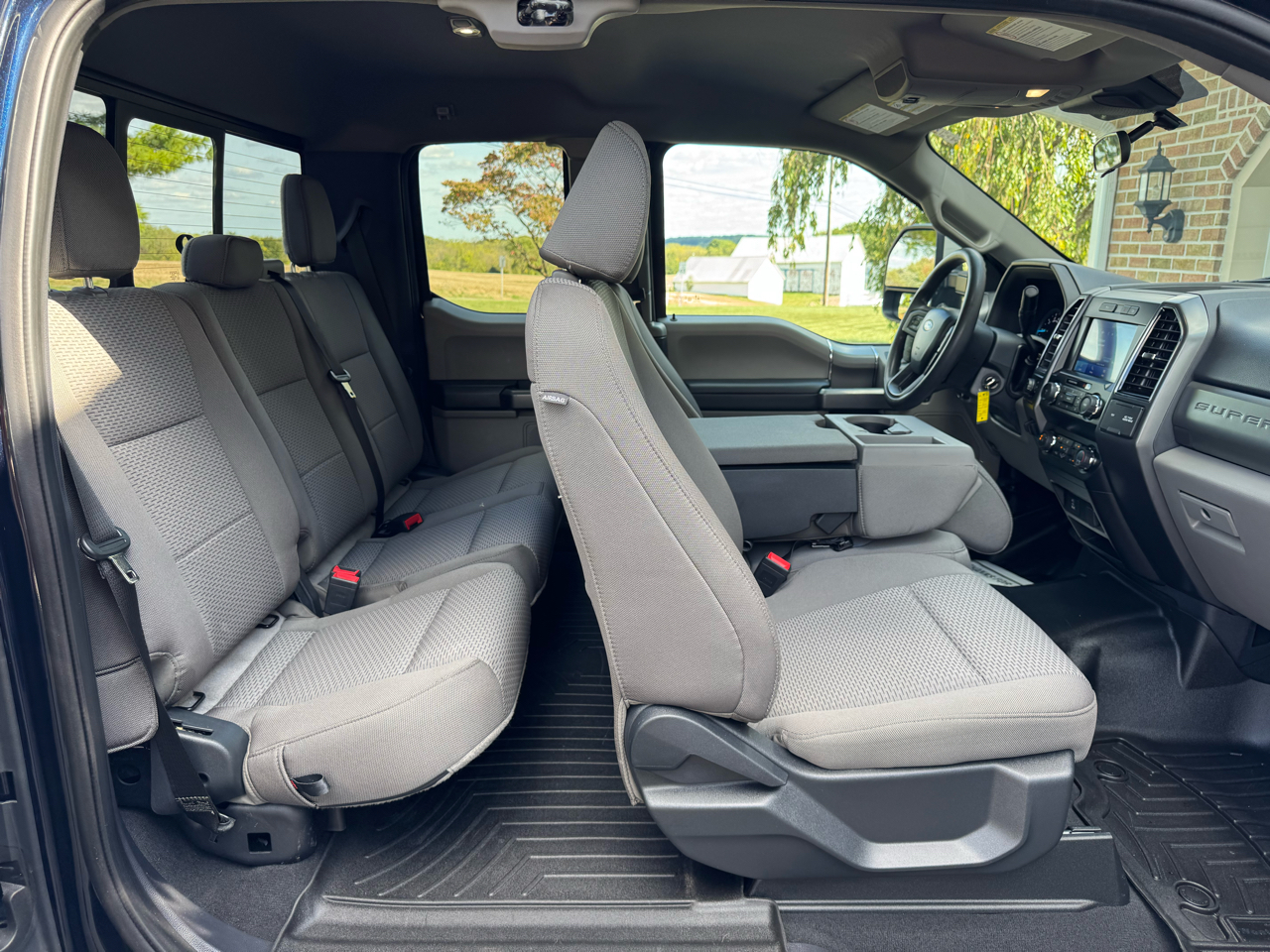 2022 Ford F-350 XLT photo 9