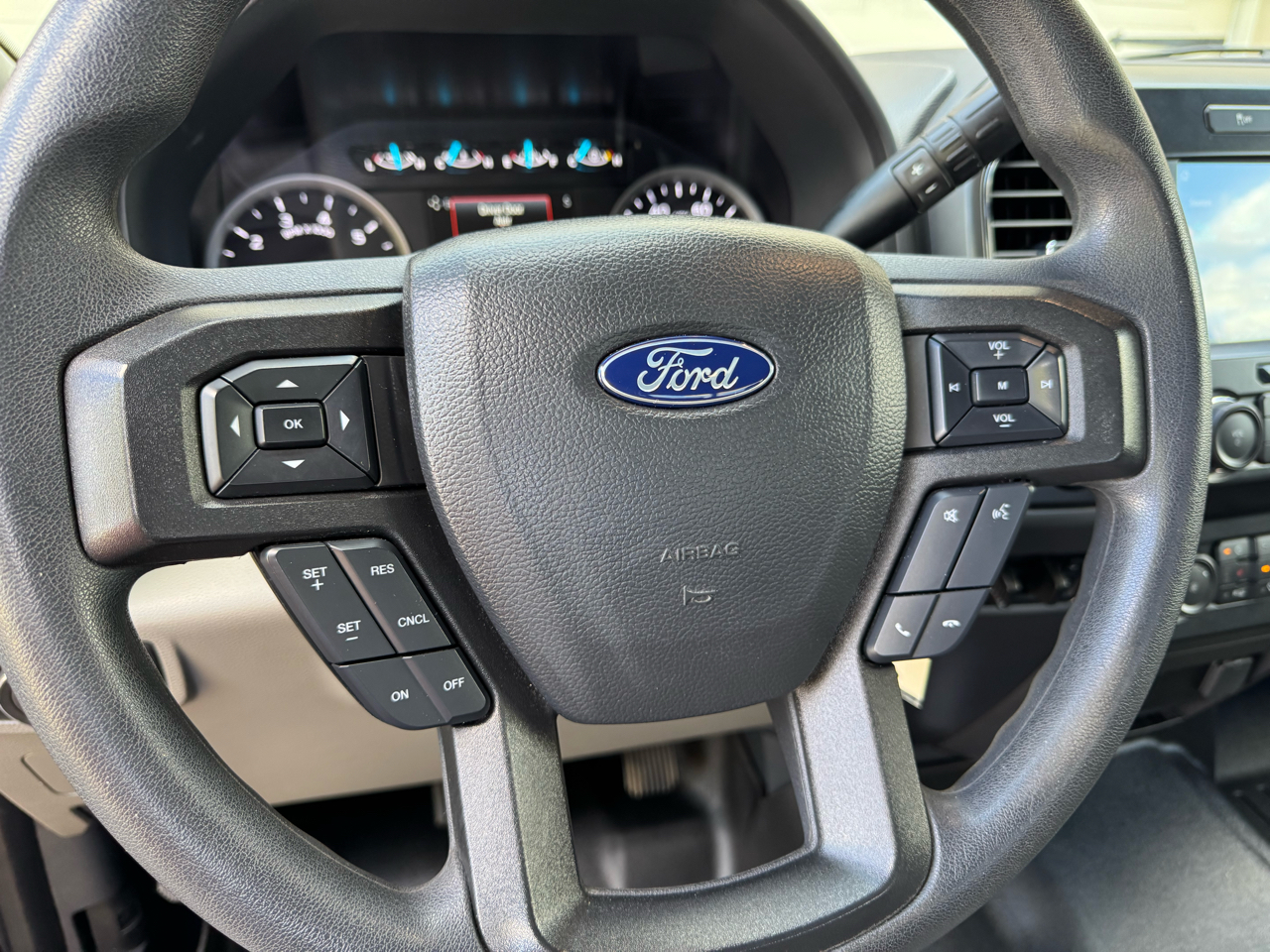 2022 Ford F-350 XLT photo 11