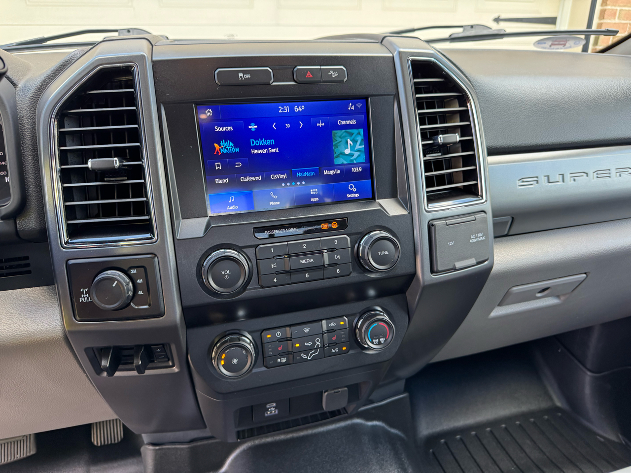 2022 Ford F-350 XLT photo 12