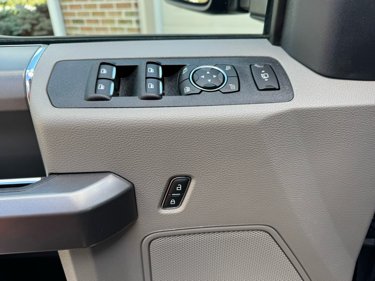 2022 Ford F-350 XLT photo 16