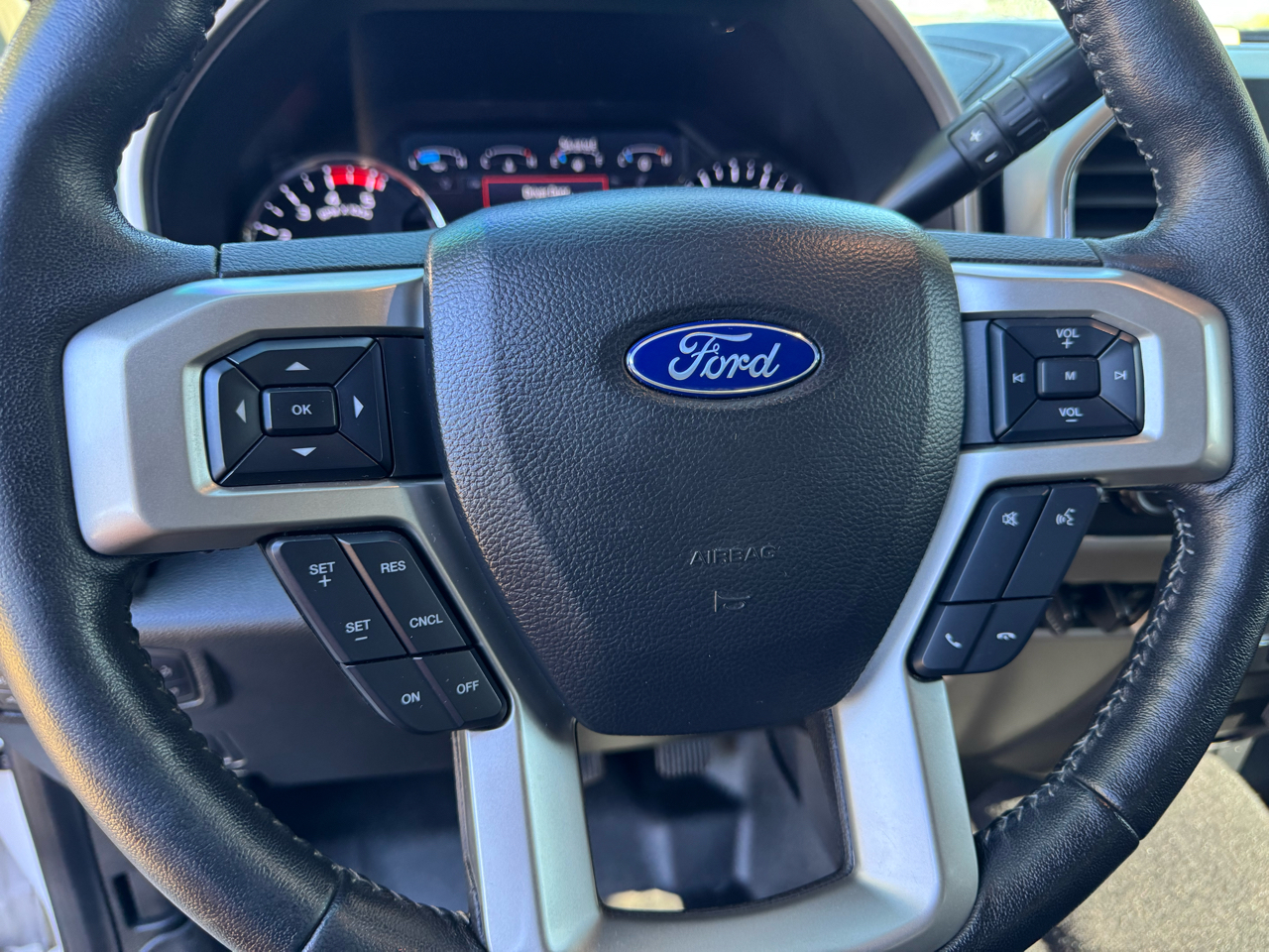 2020 Ford F-350 Lariat photo 15