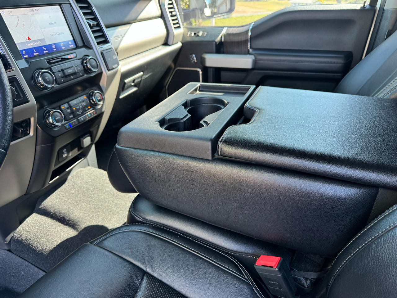 2020 Ford F-350 Lariat photo 19
