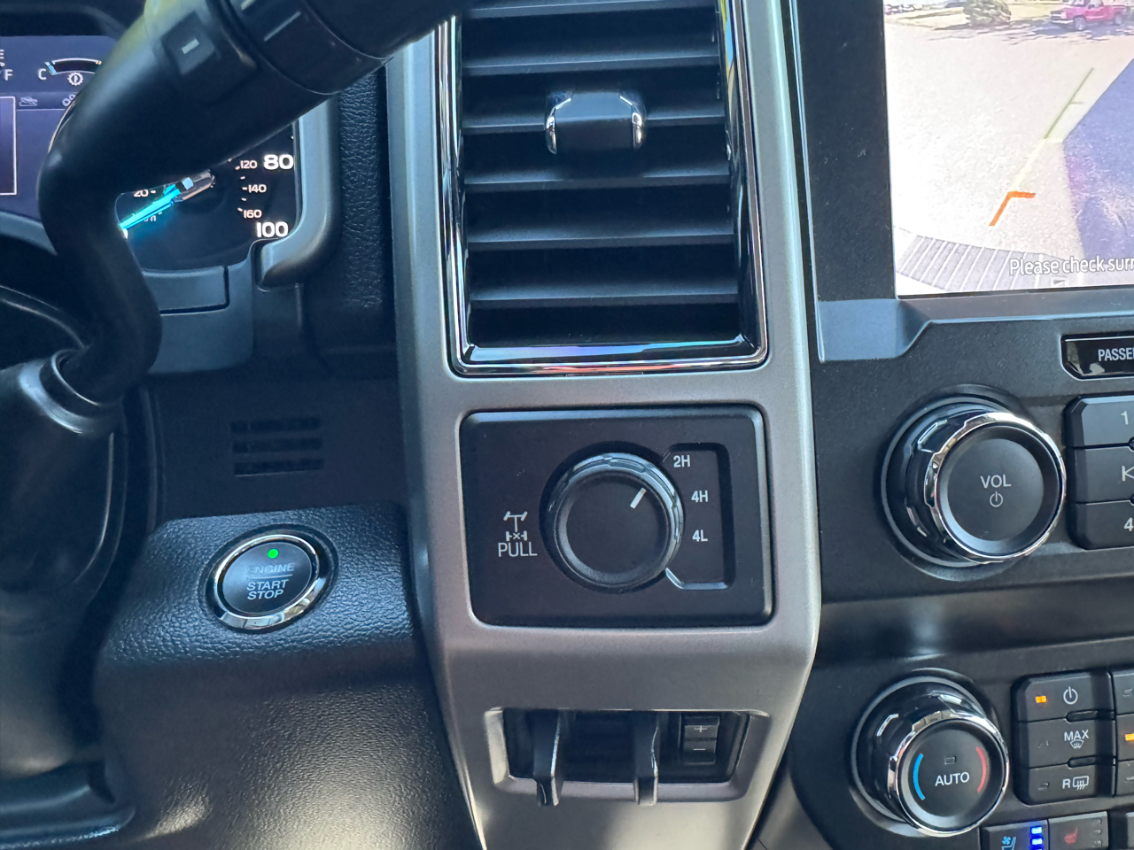 2020 Ford F-350 Lariat photo 22
