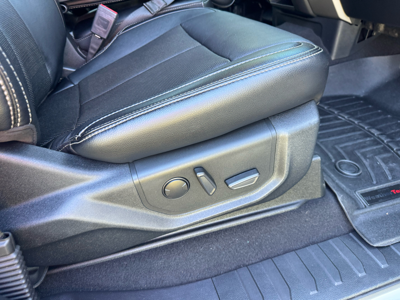 2020 Ford F-350 Lariat photo 26