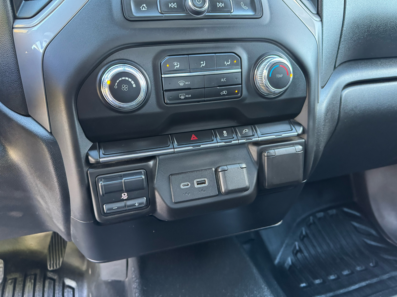 GMC Sierra 3500HD Crew Cab 4WD 2021 GMC Sierra 3500HD Crew Cab 4WD 2021