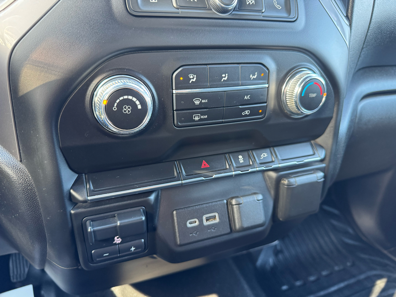 GMC Sierra 3500HD Crew Cab 4WD 2021 GMC Sierra 3500HD Crew Cab 4WD 2021