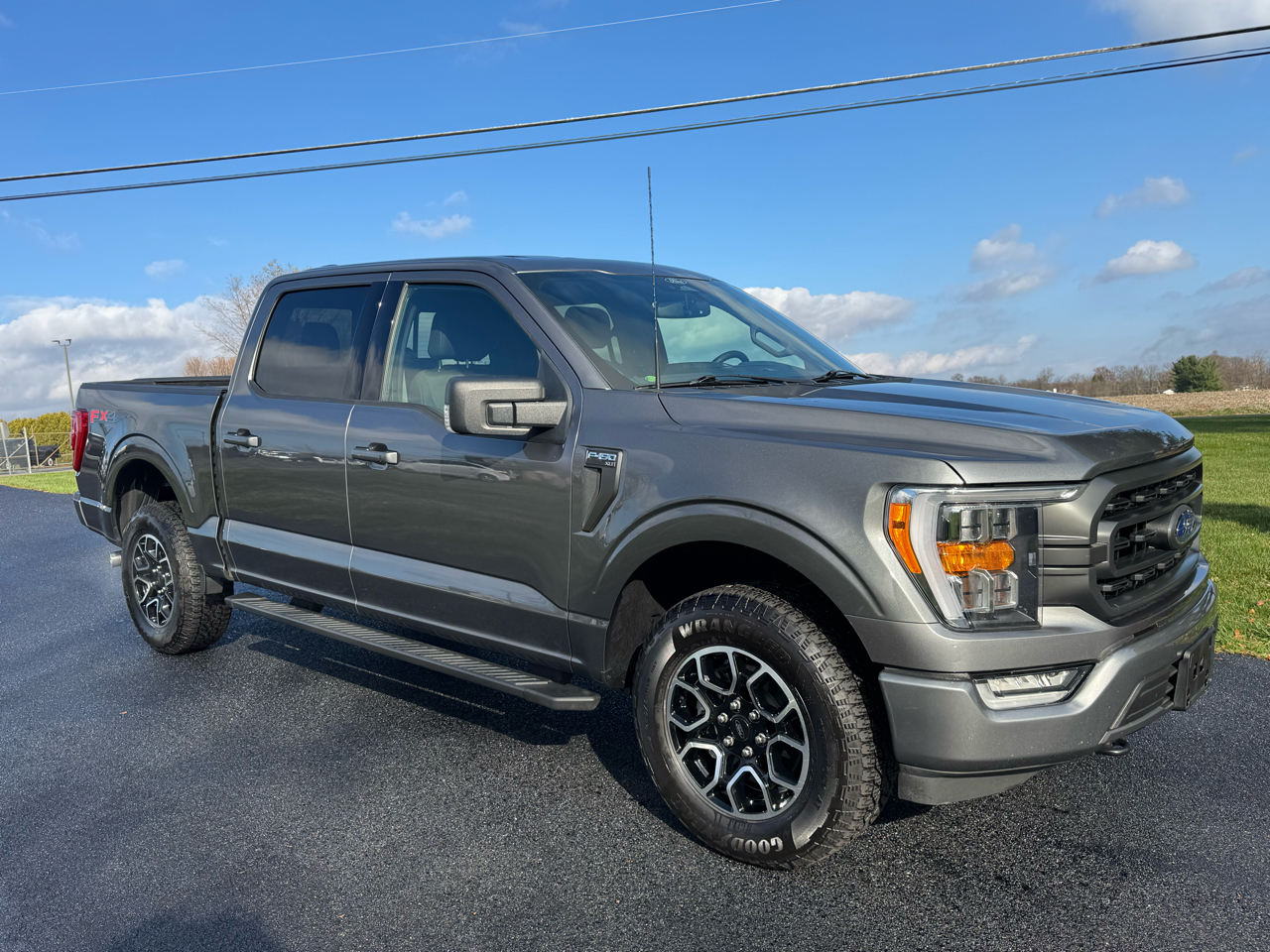2022 Ford F-150 XLT photo 2