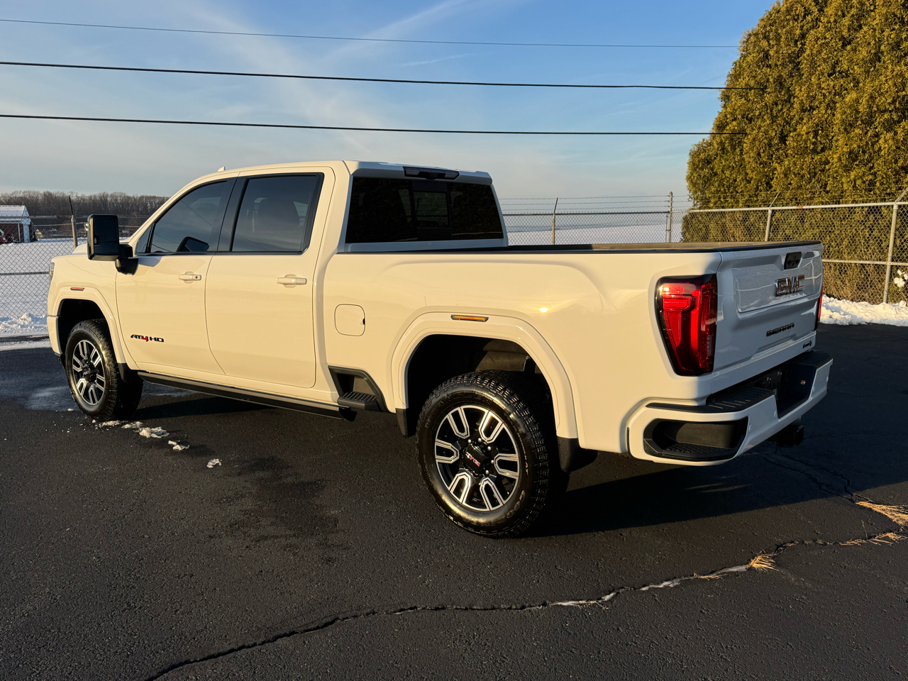 GMC Sierra 2500HD AT4 Crew Cab 4WD 2022