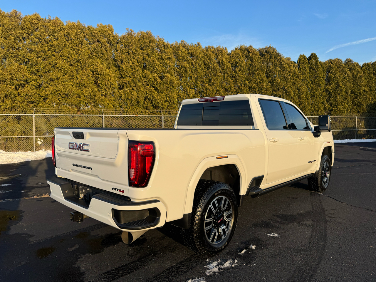 GMC Sierra 2500HD AT4 Crew Cab 4WD 2022