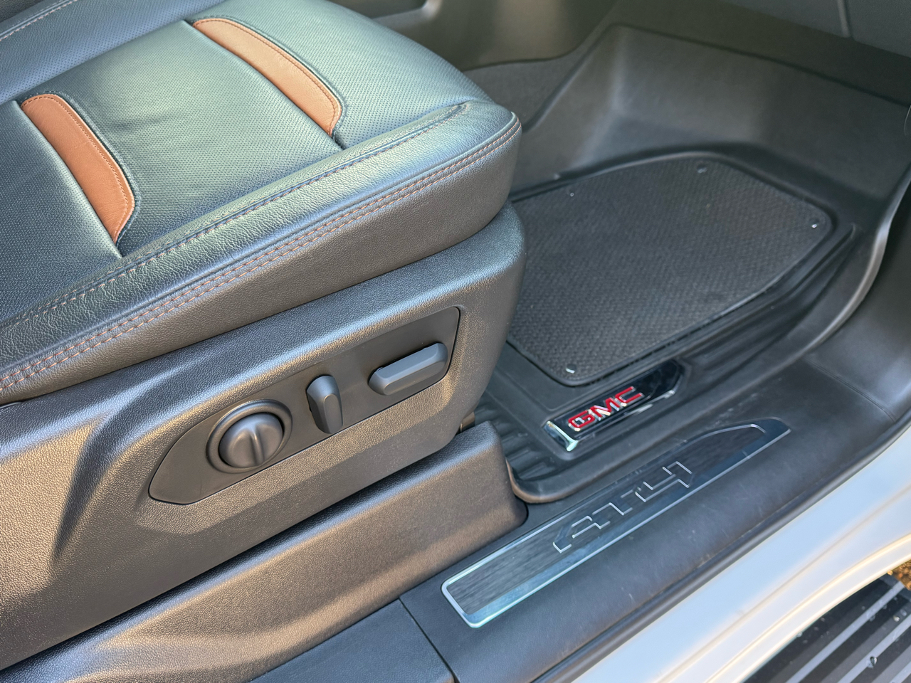 GMC Sierra 2500HD AT4 Crew Cab 4WD 2022