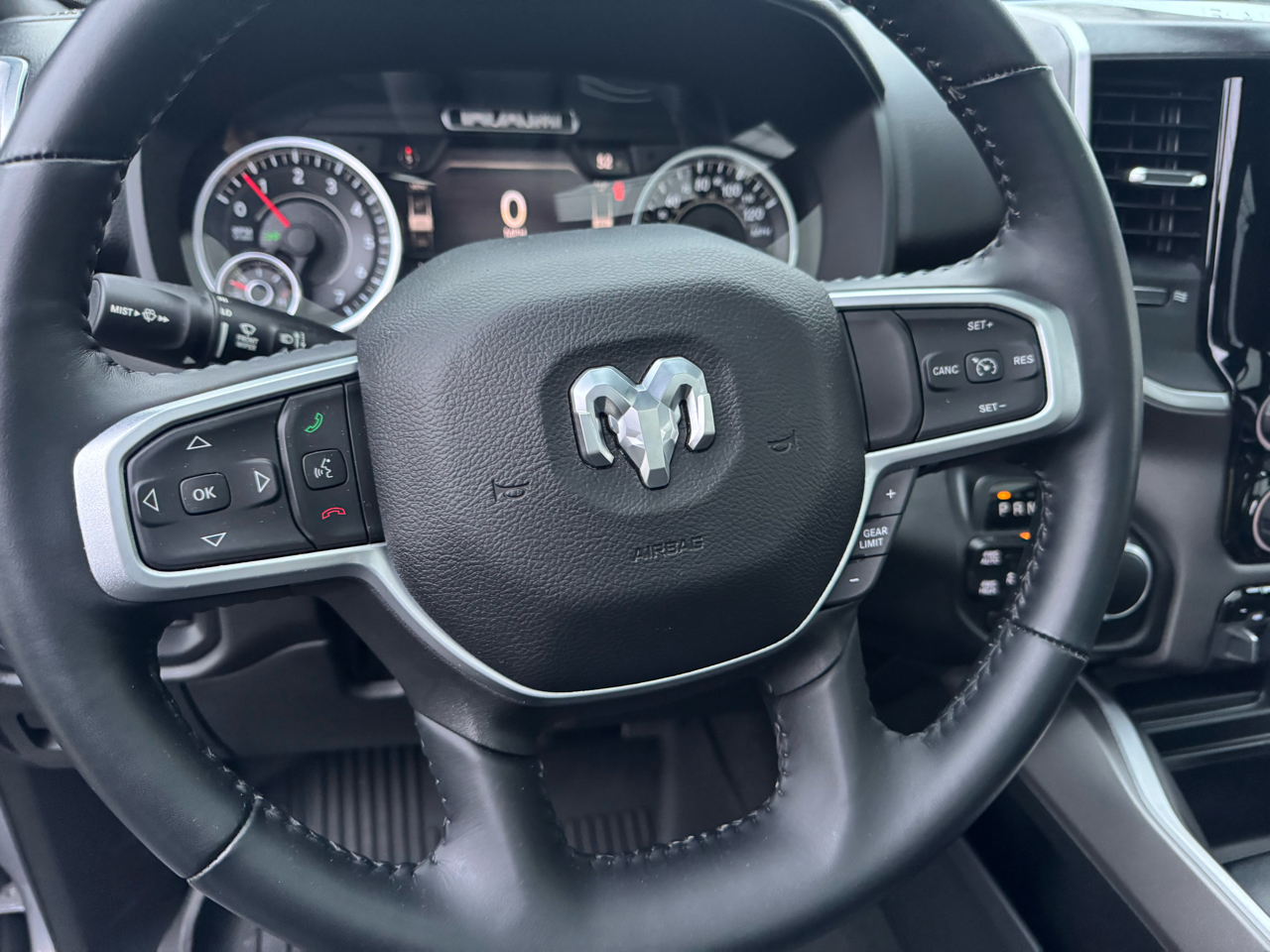 RAM 1500 Big Horn Crew Cab LWB 4WD 2022