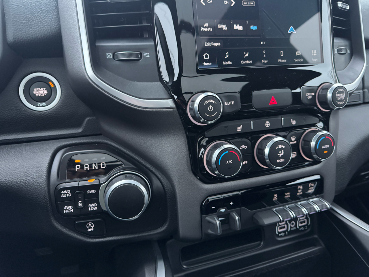 RAM 1500 Big Horn Crew Cab LWB 4WD 2022