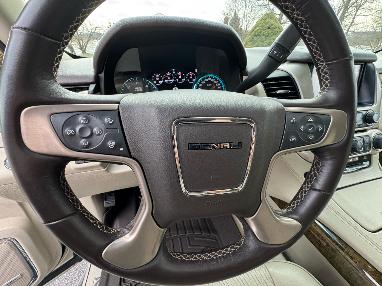 GMC Yukon Denali 4WD 2017