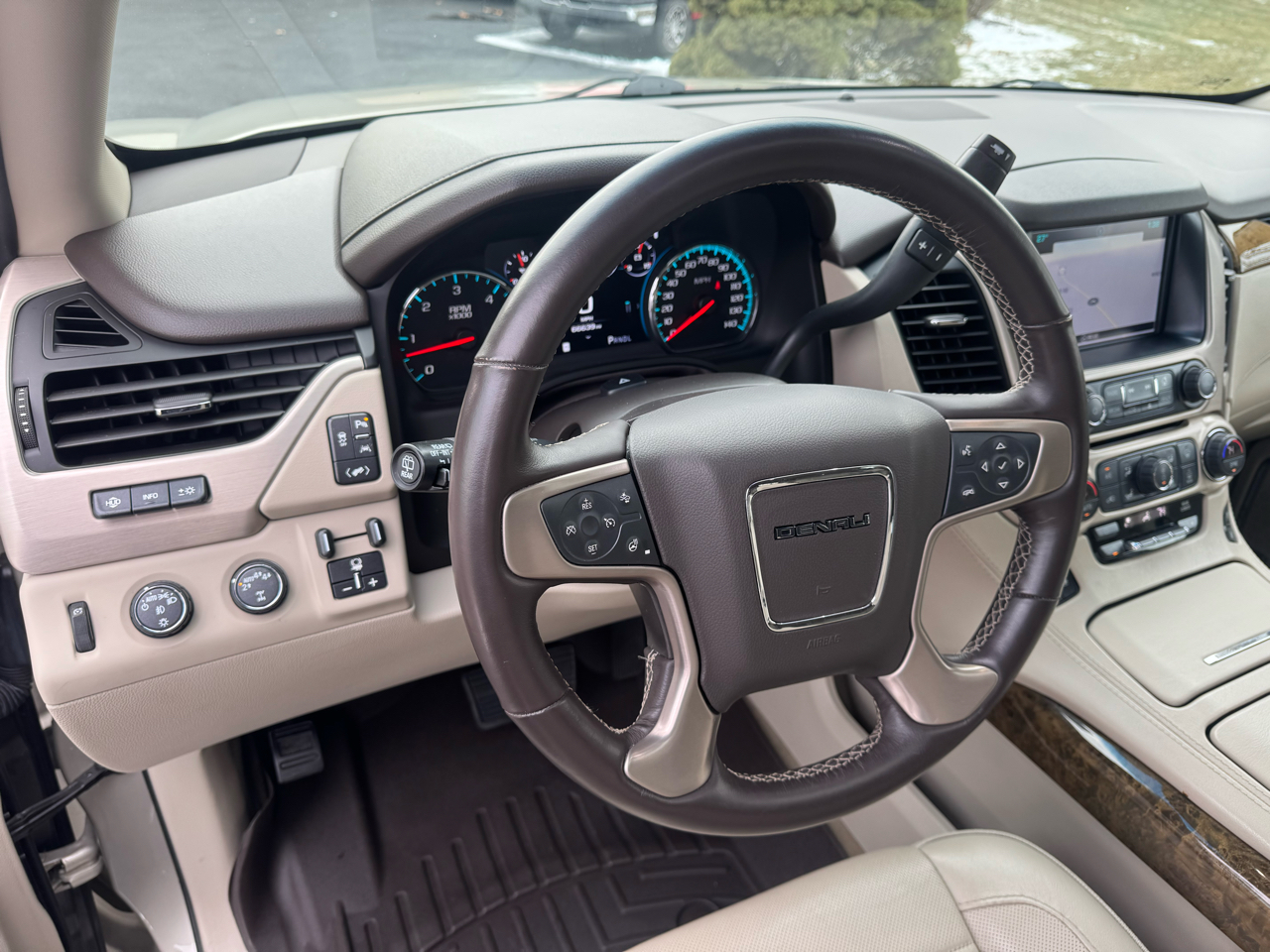 GMC Yukon Denali 4WD 2017