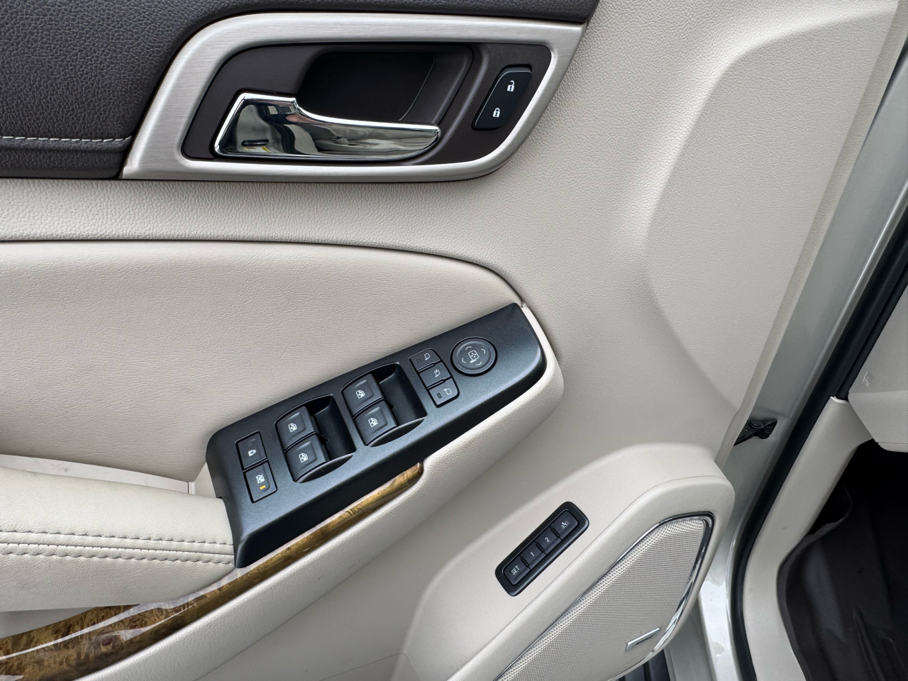 GMC Yukon Denali 4WD 2017