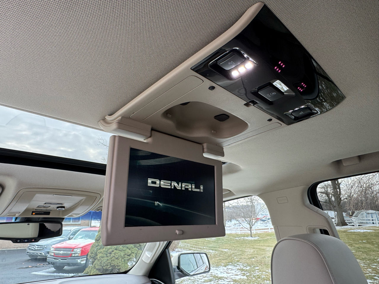 GMC Yukon Denali 4WD 2017