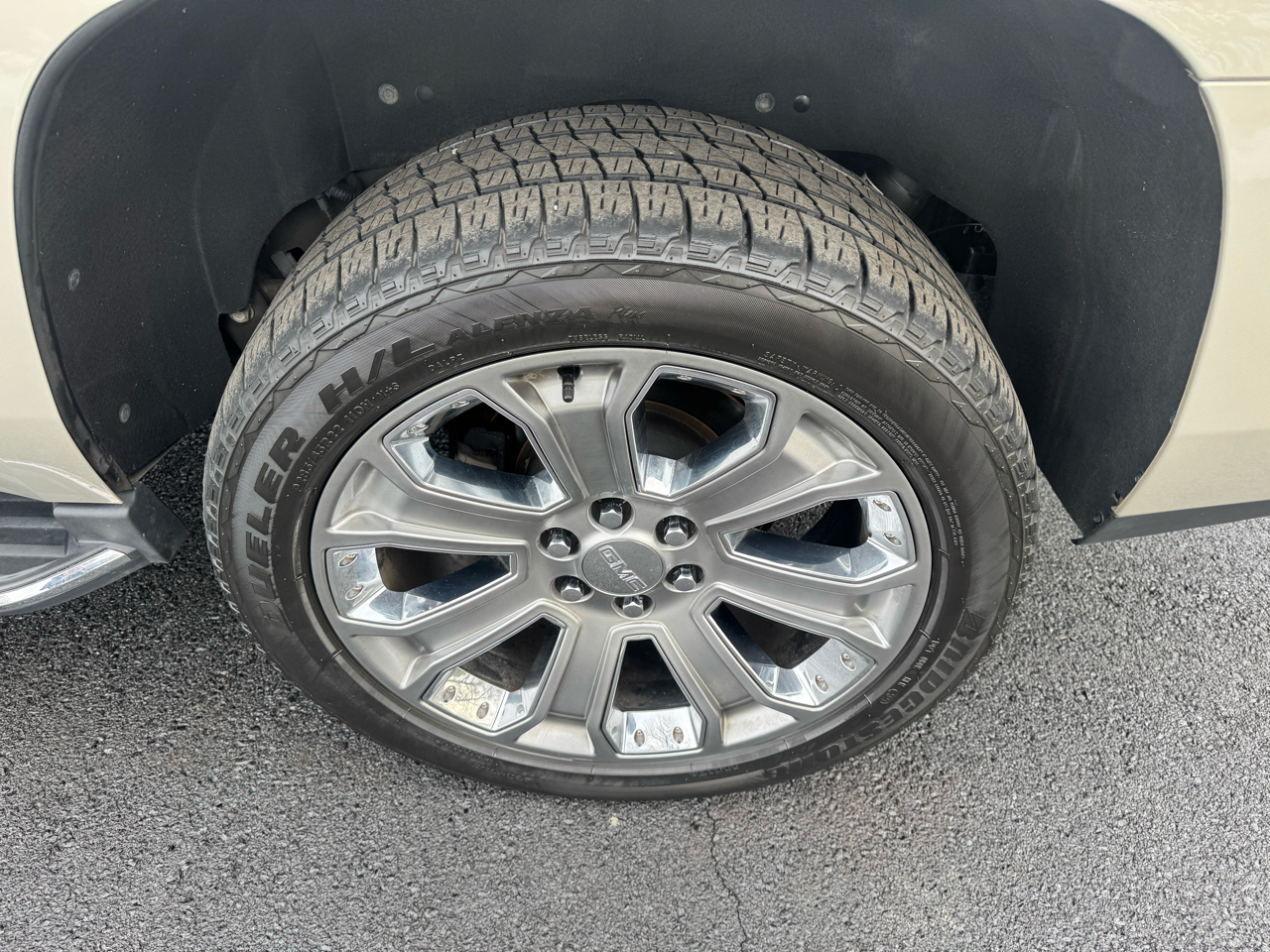 GMC Yukon Denali 4WD 2017