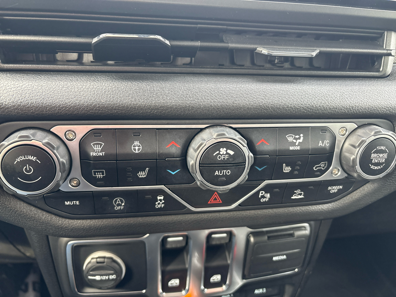 Jeep Wrangler Willys 2024