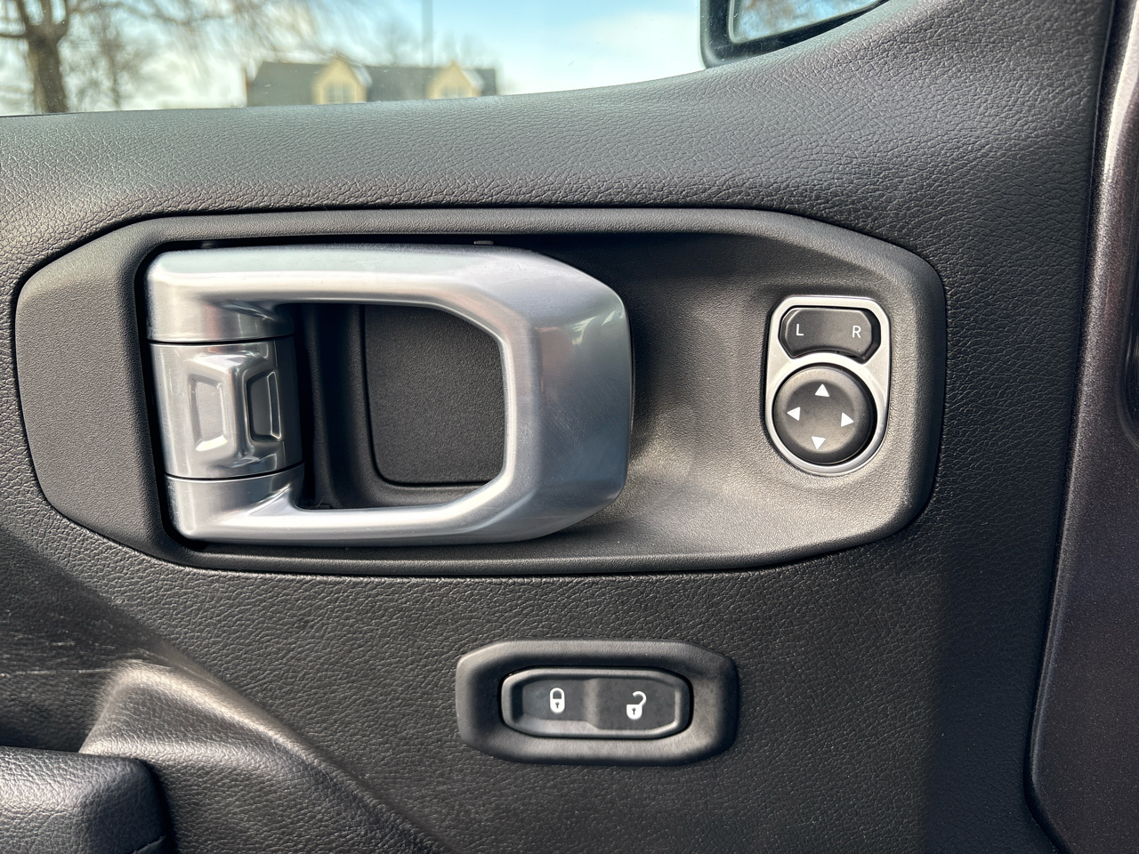 Jeep Wrangler Willys 2024