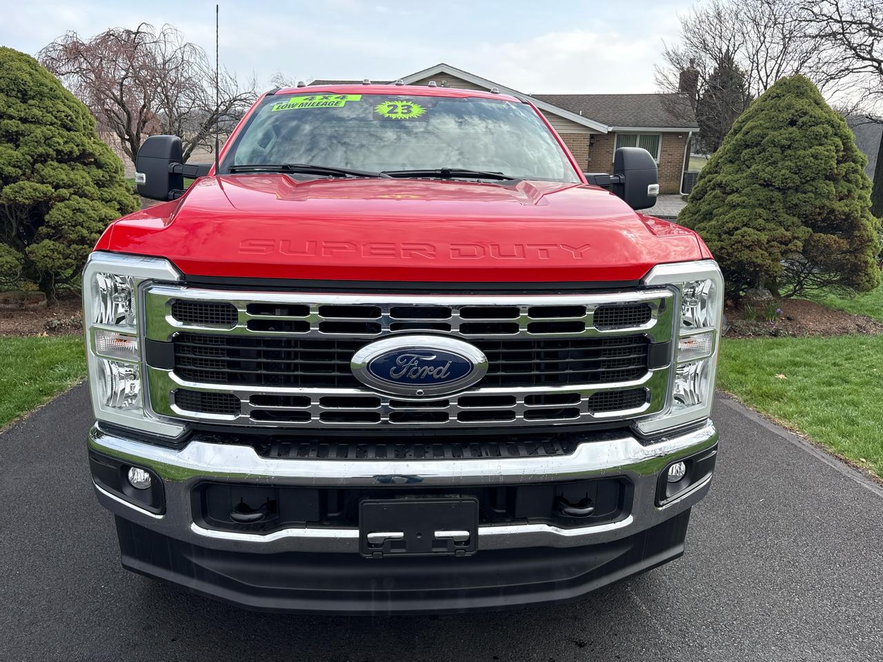 Ford F-350 SD XLT 4WD Reg Cab 8' Box 2023