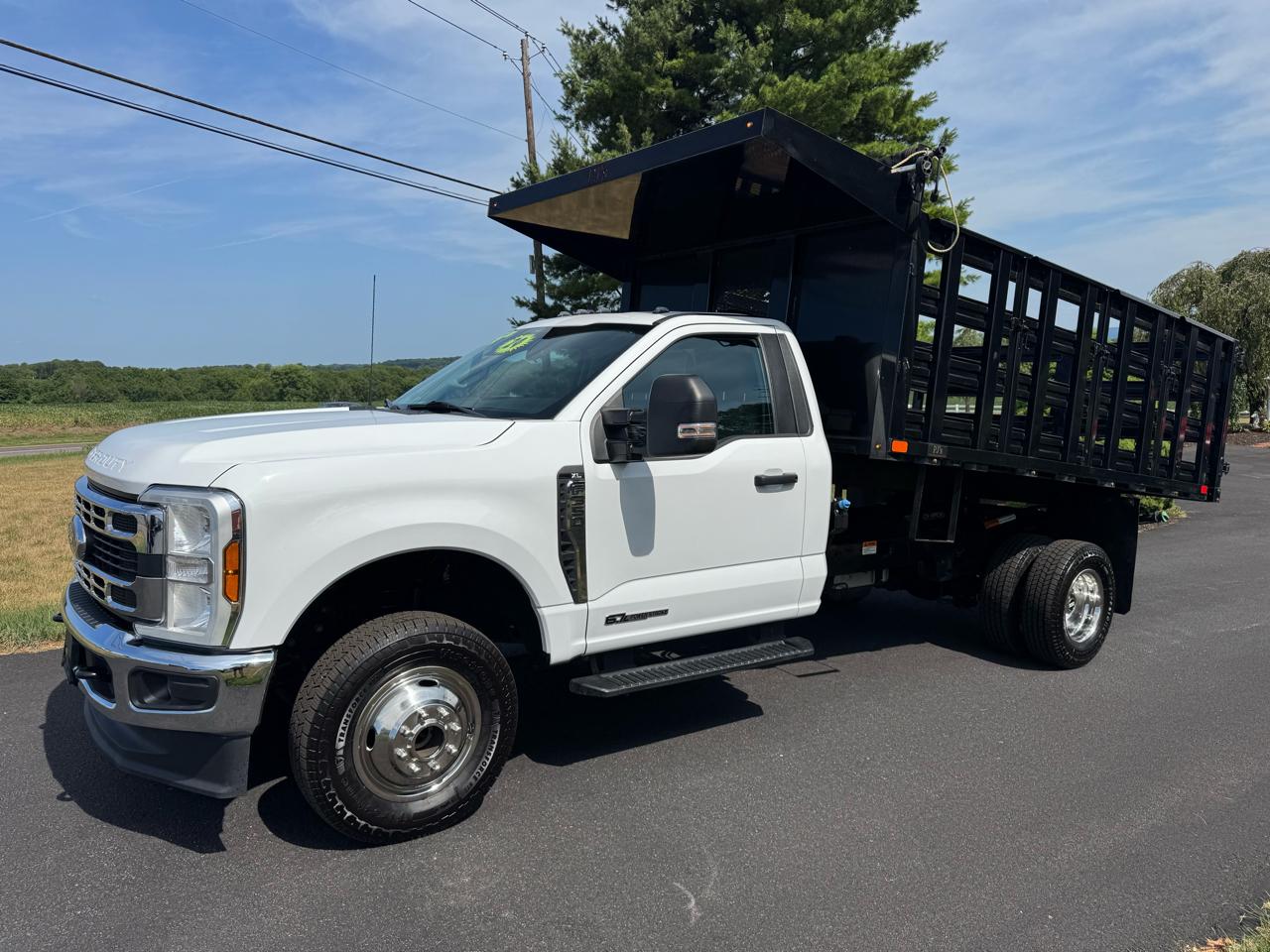Ford F-350 SD XL 4WD Reg Cab 145" WB 60" CA 2024