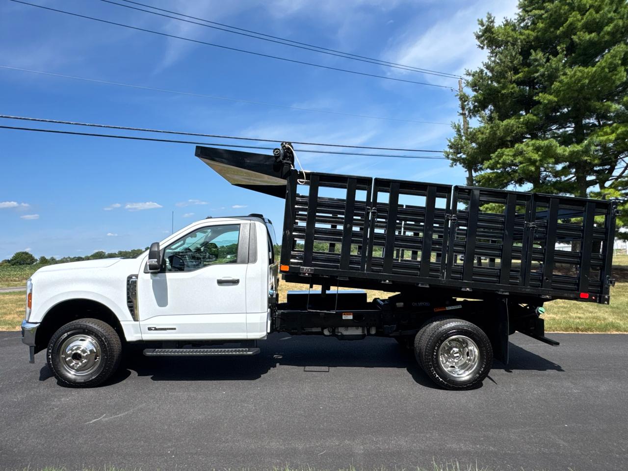 Ford F-350 SD XL 4WD Reg Cab 145" WB 60" CA 2024