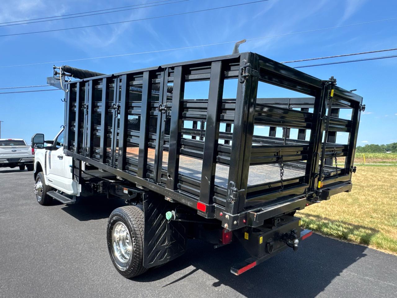 Ford F-350 SD XL 4WD Reg Cab 145" WB 60" CA 2024