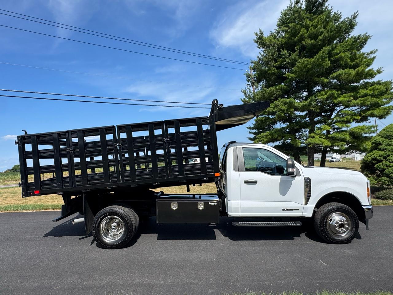 Ford F-350 SD XL 4WD Reg Cab 145" WB 60" CA 2024