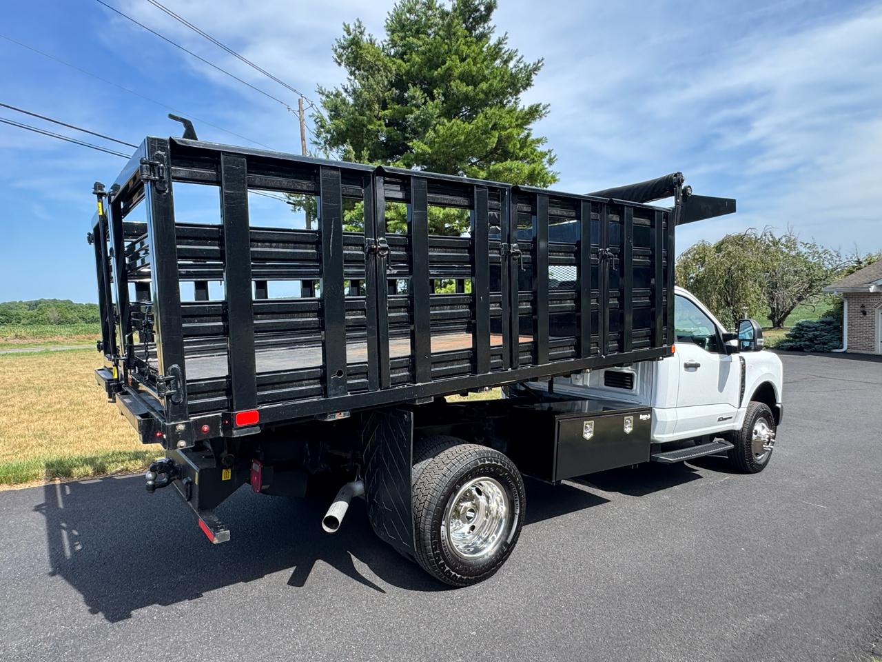 Ford F-350 SD XL 4WD Reg Cab 145" WB 60" CA 2024