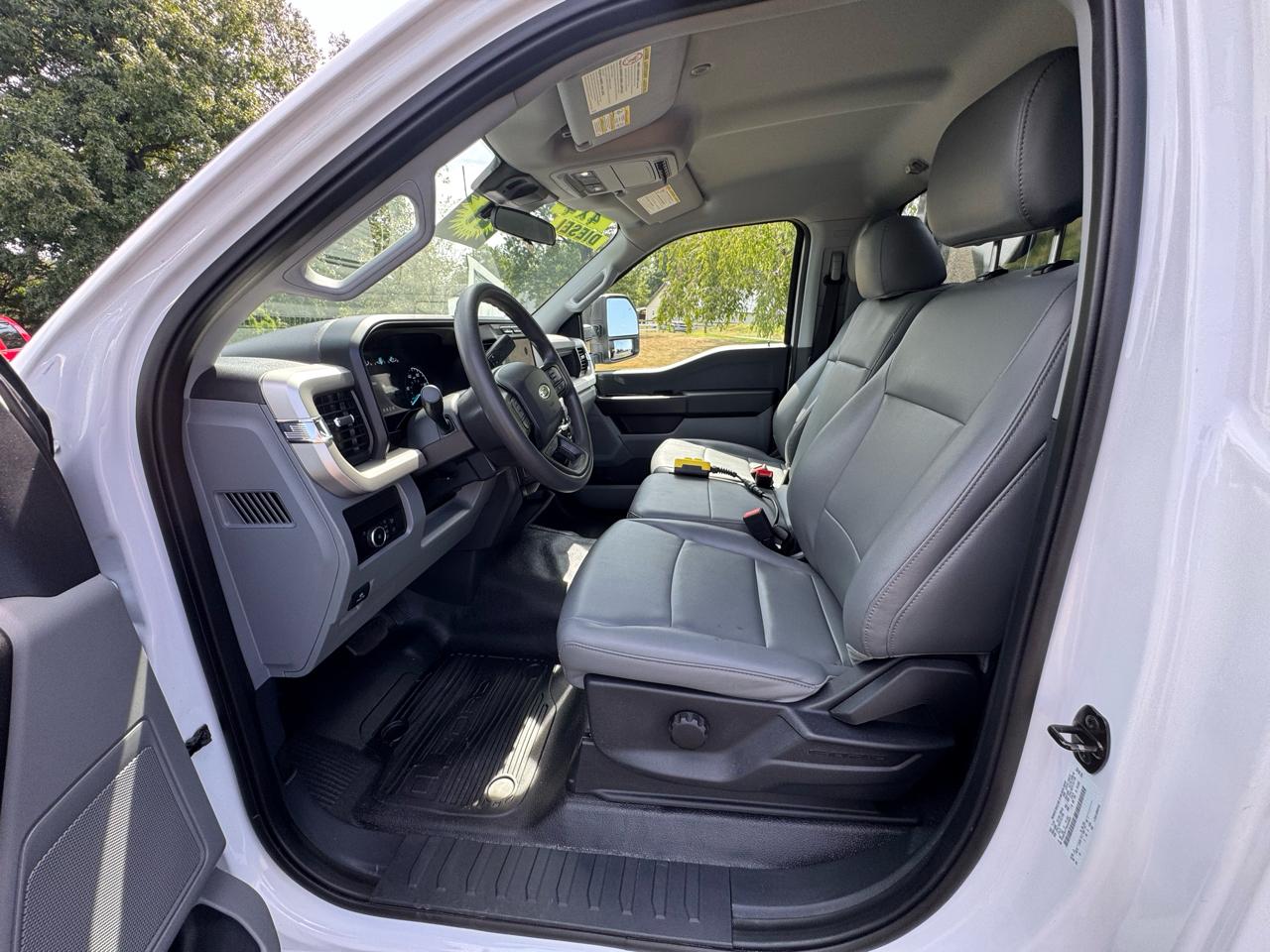 Ford F-350 SD XL 4WD Reg Cab 145" WB 60" CA 2024