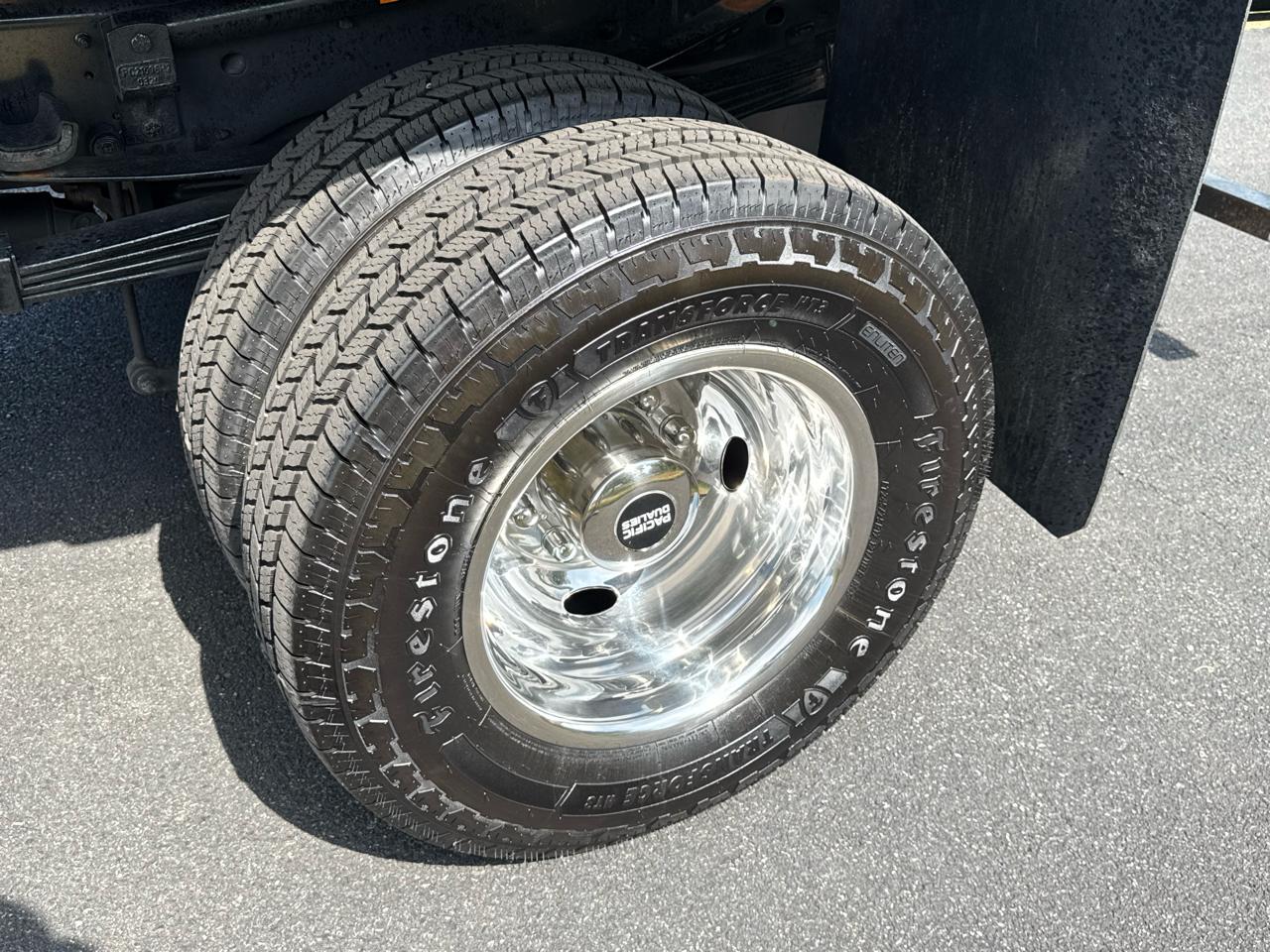 Ford F-350 SD XL 4WD Reg Cab 145" WB 60" CA 2024