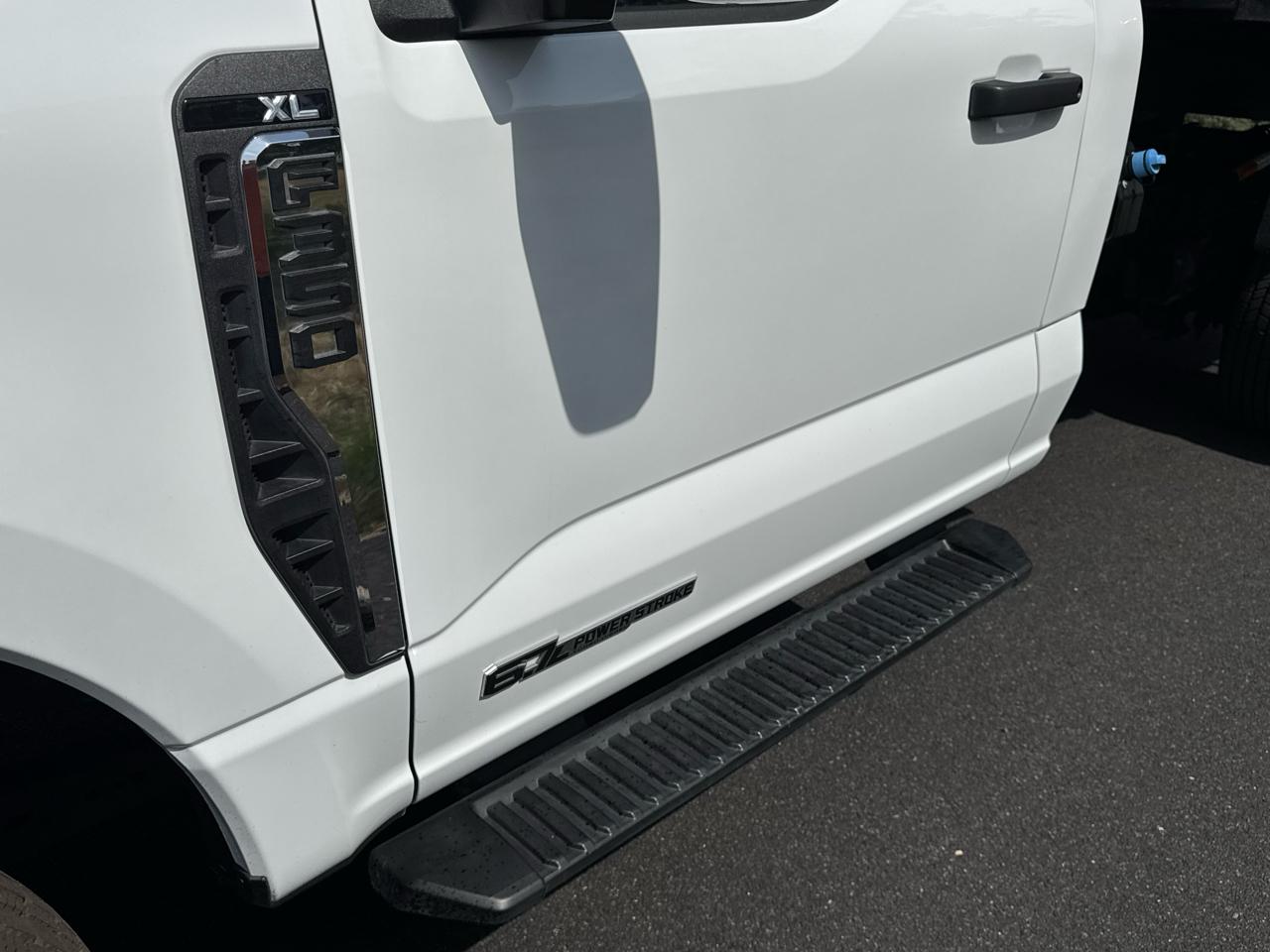Ford F-350 SD XL 4WD Reg Cab 145" WB 60" CA 2024