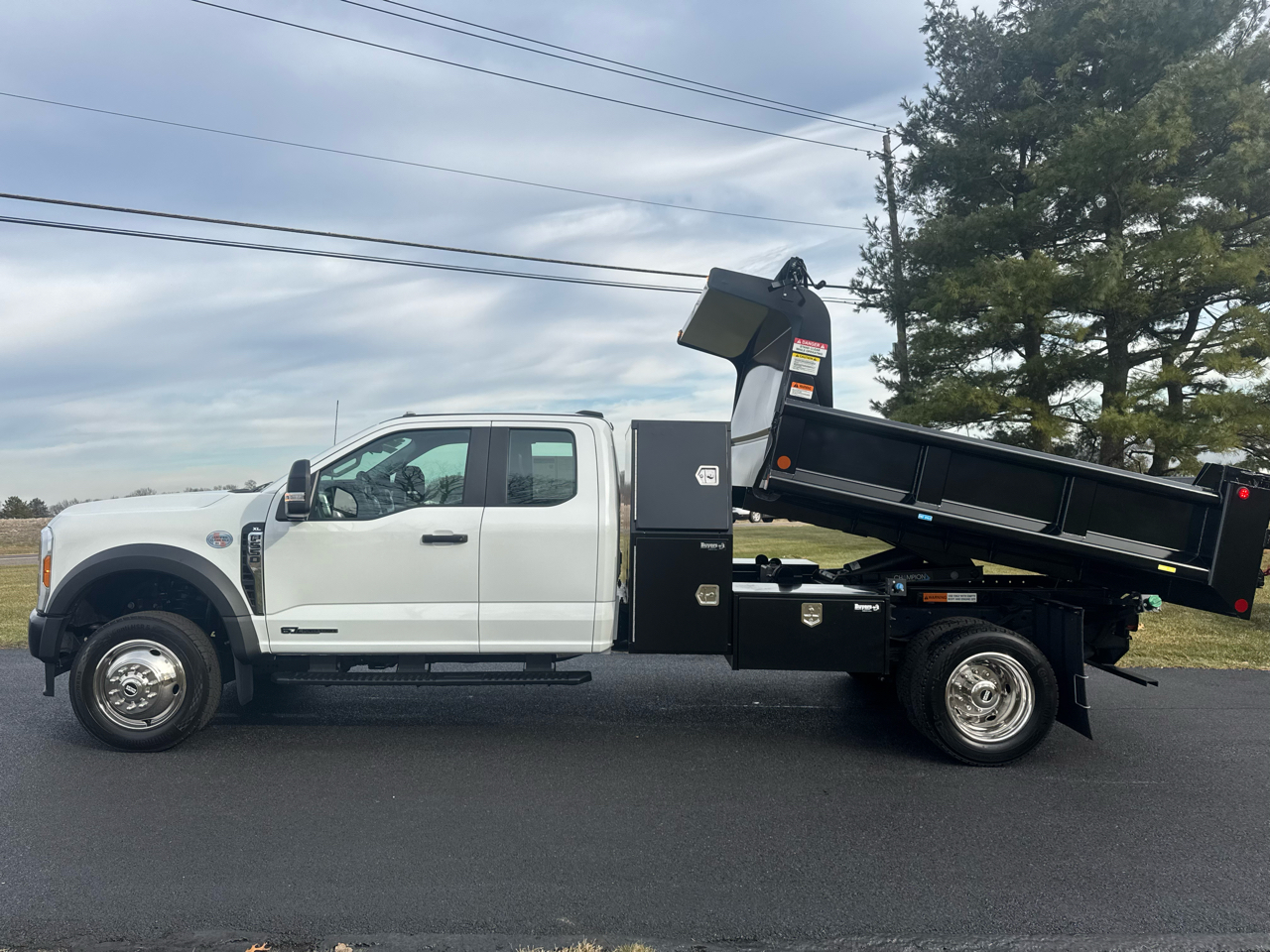 Ford F-550 SuperCab DRW 4WD 2024