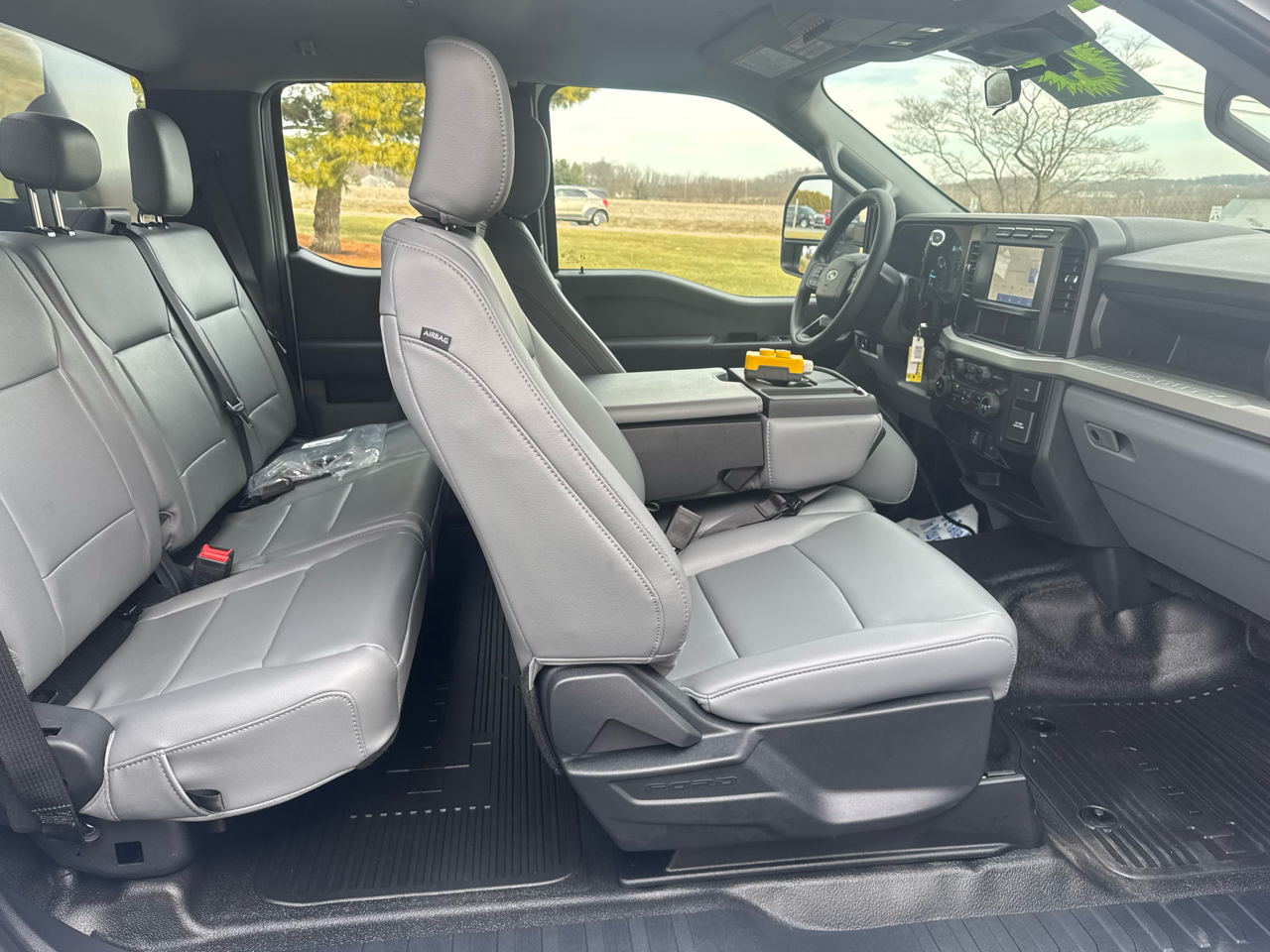 Ford F-550 SuperCab DRW 4WD 2024