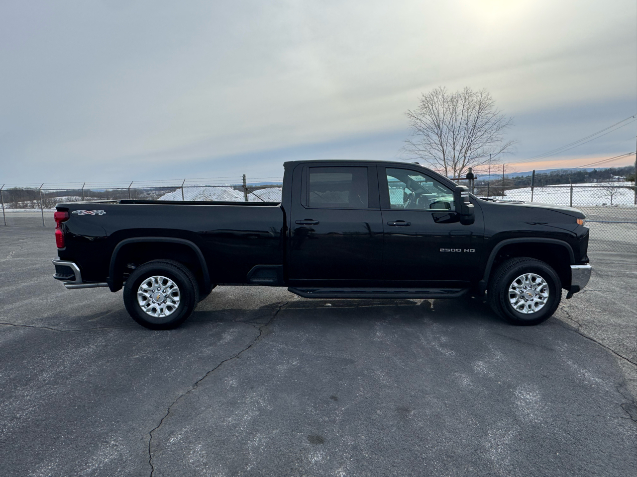 Chevrolet Silverado 2500HD LT Crew Cab Long Box 4WD 2024