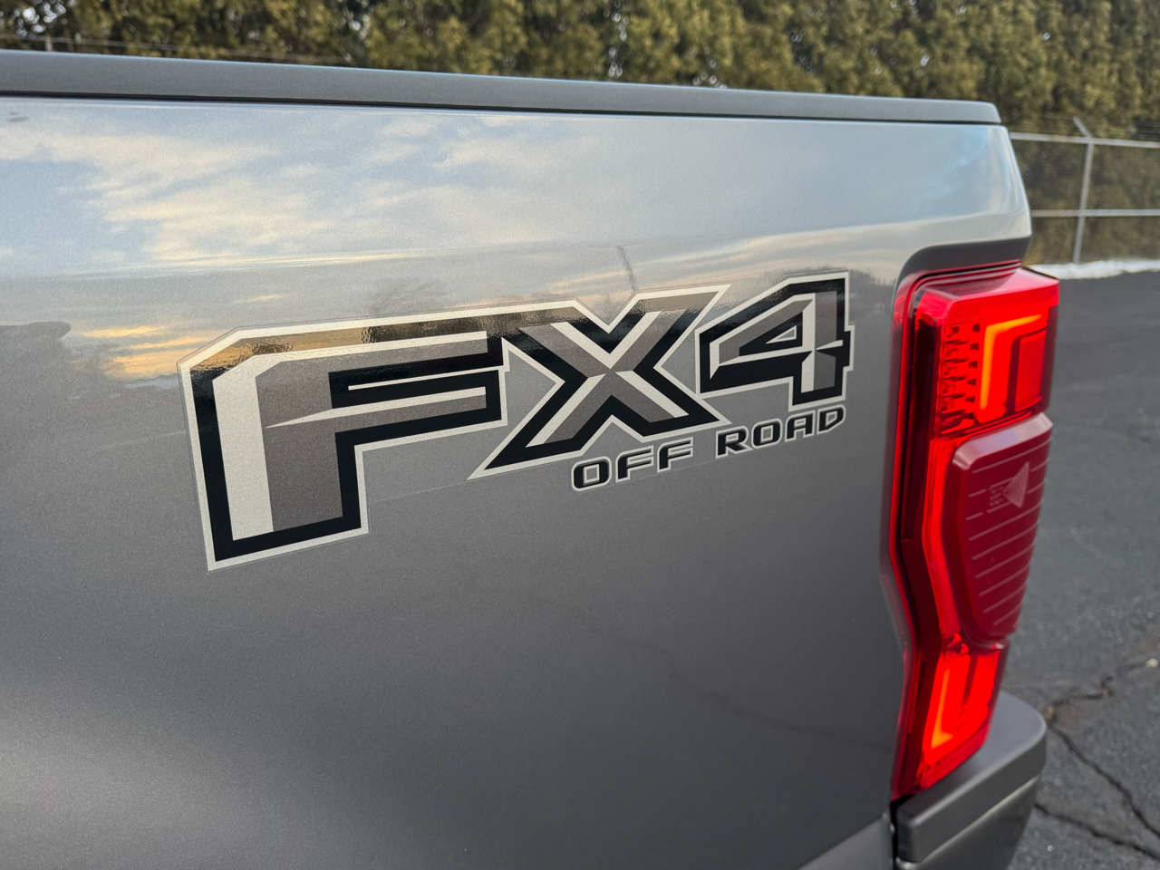 Ford F-350 SD Lariat Crew Cab Short Bed 4WD 2021