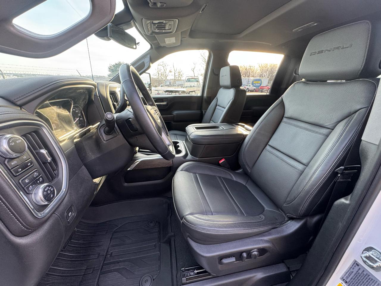 GMC Sierra 2500HD Denali Crew Cab 4WD SB 2022