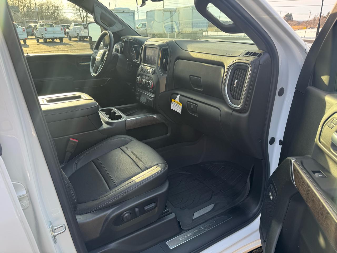 GMC Sierra 2500HD Denali Crew Cab 4WD SB 2022