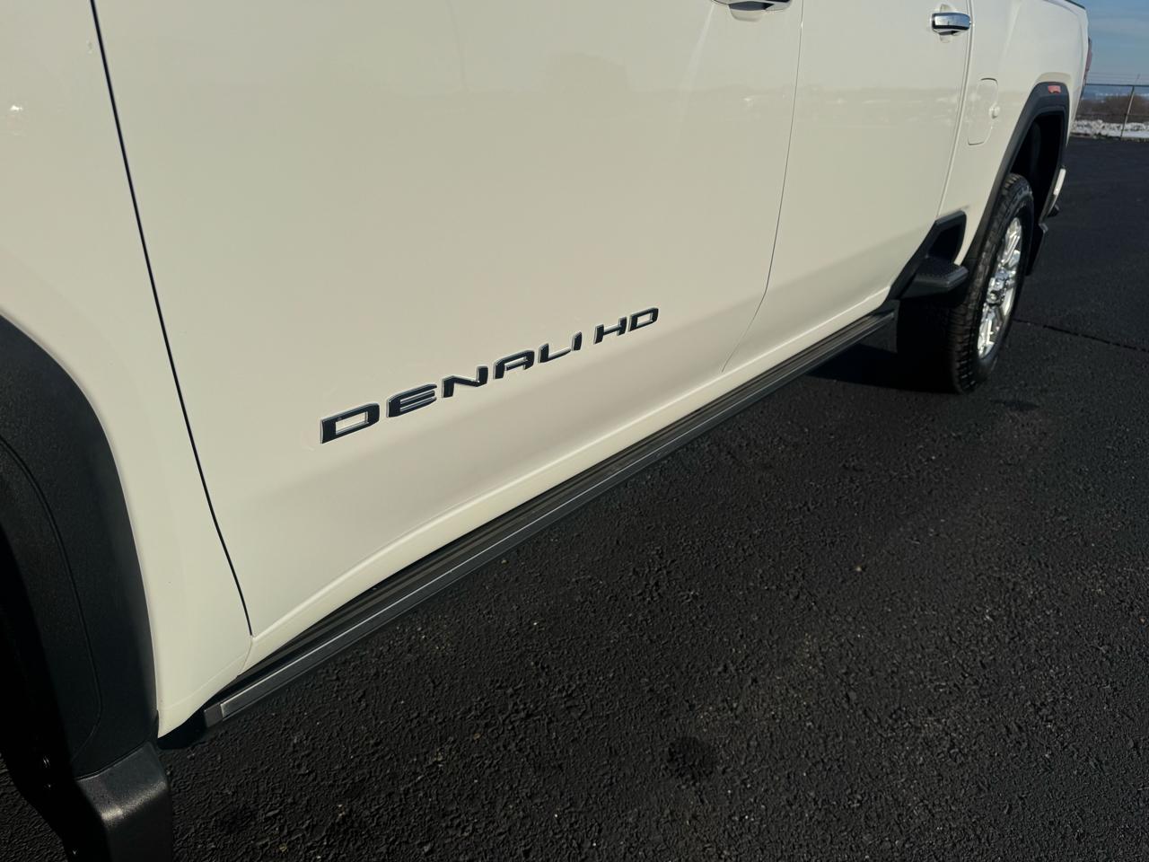 GMC Sierra 2500HD Denali Crew Cab 4WD SB 2022