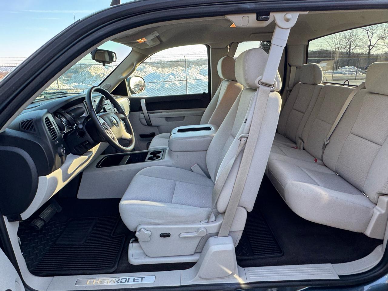 Chevrolet Silverado 1500 LT Ext. Cab Short Bed 4WD 2011