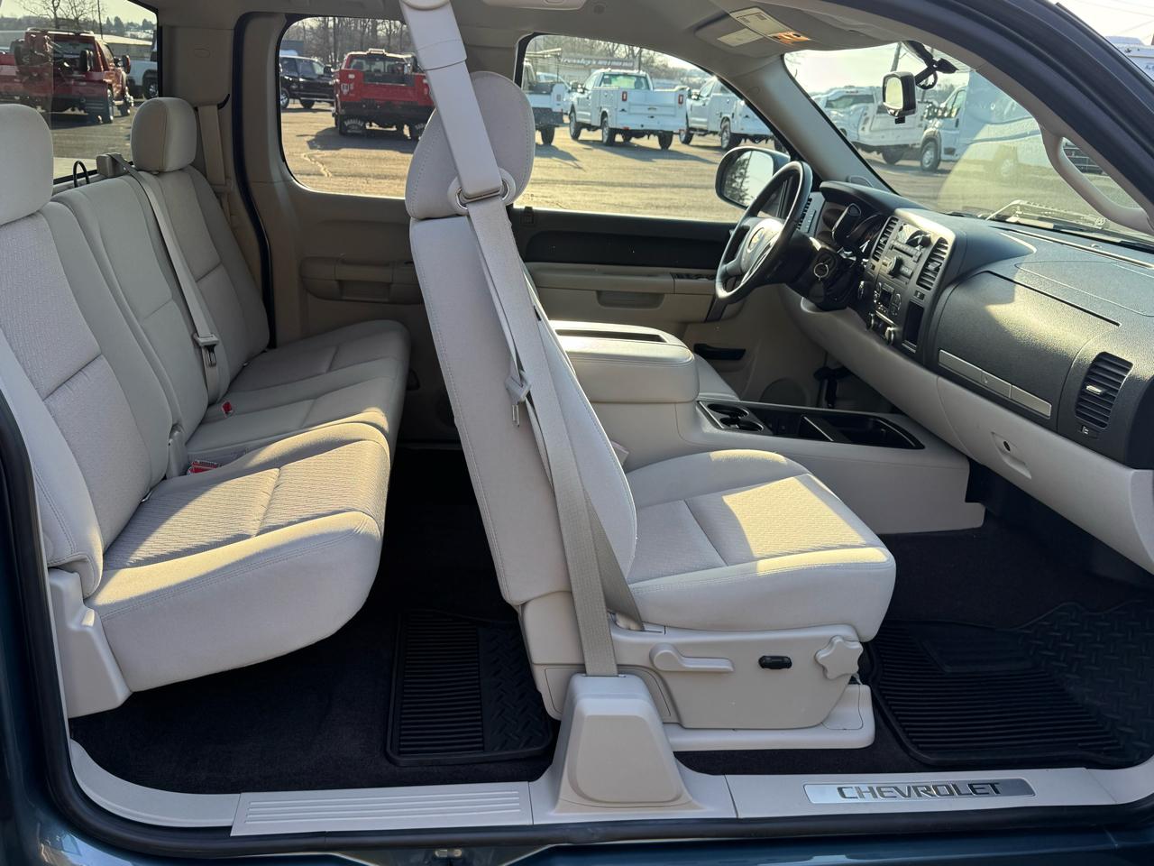 Chevrolet Silverado 1500 LT Ext. Cab Short Bed 4WD 2011