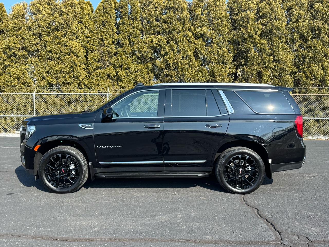 GMC Yukon SLT 4WD 2023