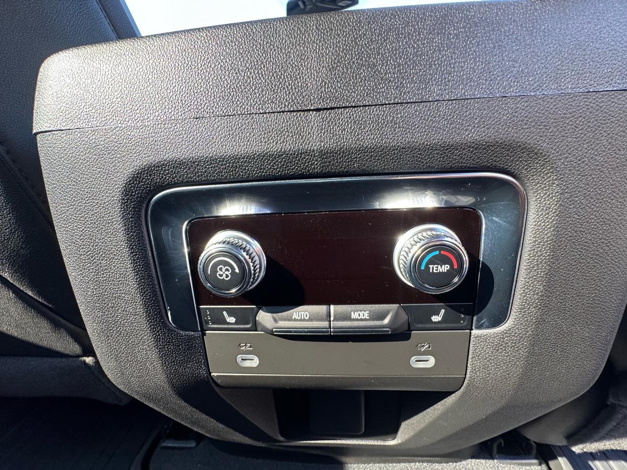 GMC Yukon SLT 4WD 2023