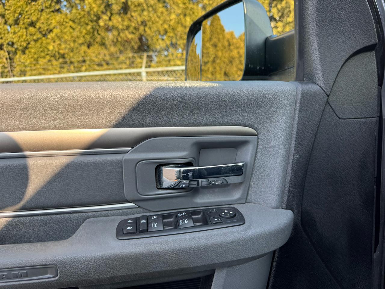 RAM 3500 SLT Crew Cab LWB 4WD DRW 2017