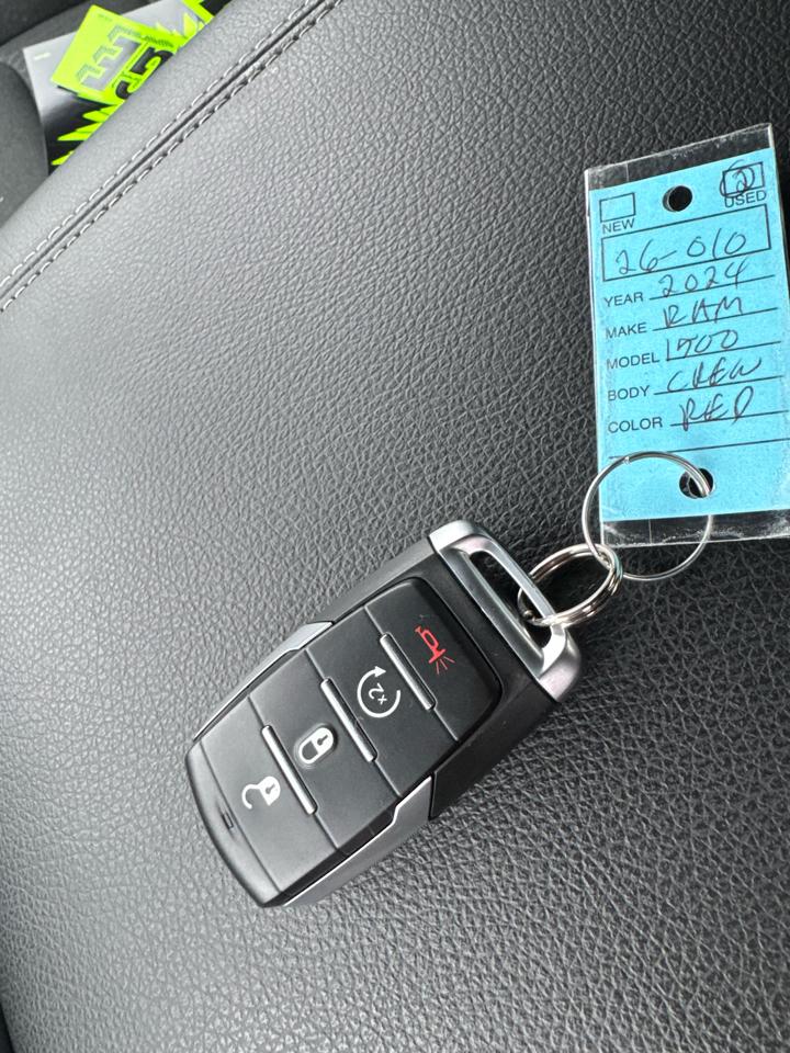 RAM 1500 Big Horn Crew Cab LWB 4WD 2024