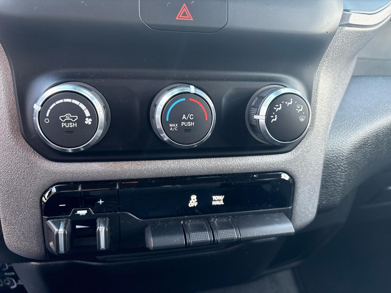 RAM 1500 Tradesman Quad Cab 4WD 2019