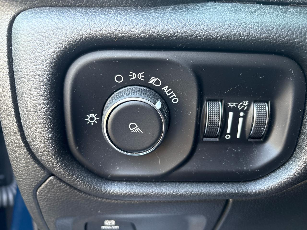 RAM 1500 Tradesman Quad Cab 4WD 2019