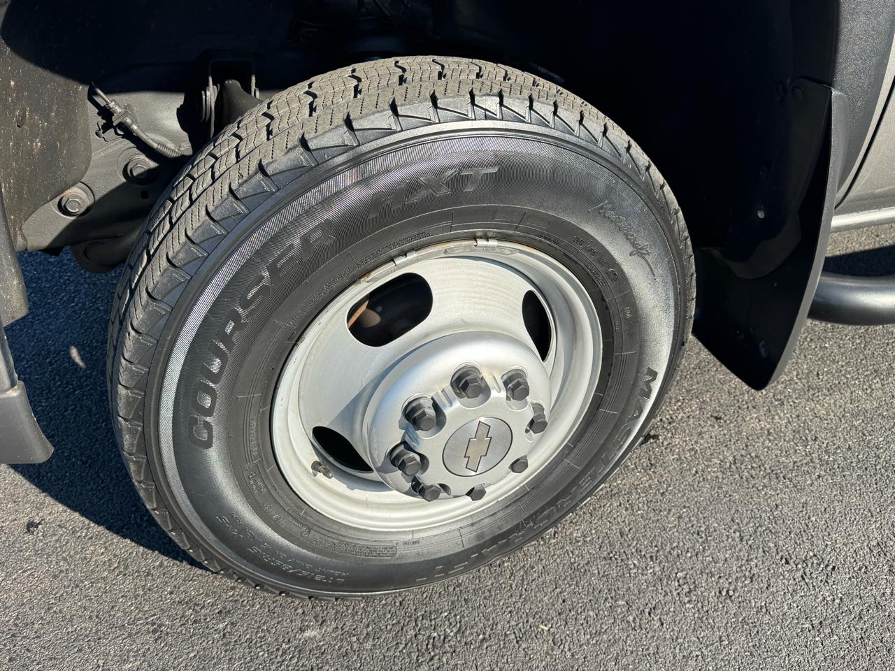 Chevrolet Silverado 3500 Work Truck Crew Cab 4WD DRW 2006