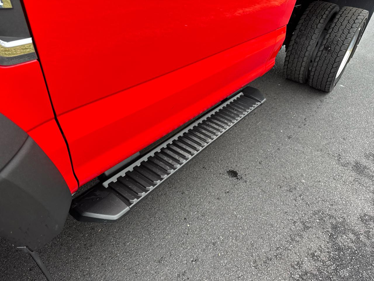 Ford Super Duty F-600 DRW XLT 4WD Reg Cab 145" WB 60" CA 2021